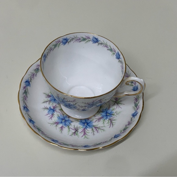 Vintage Royal Tuscan LOVE IN THE MIST Blue Footed Tea Cup & Saucer Set - Picture 16 of 16